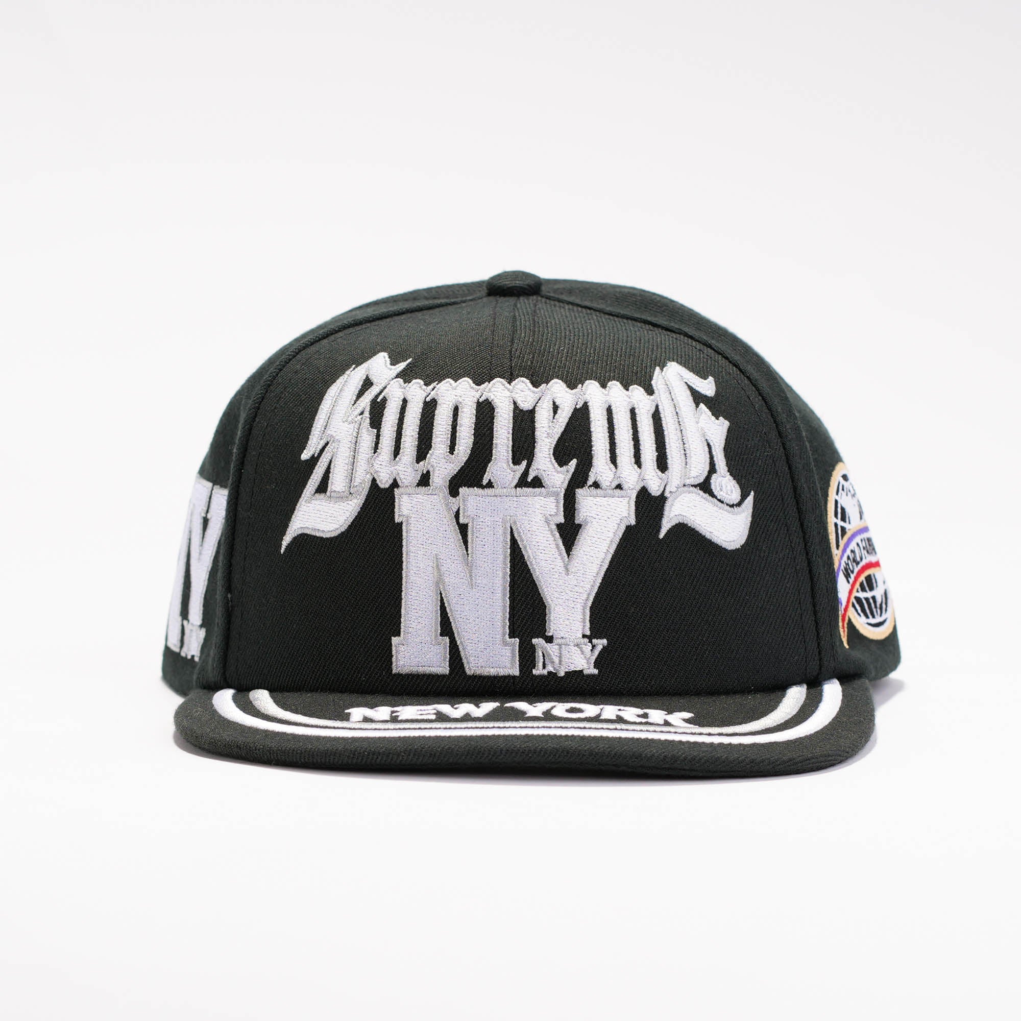 NY supreme negra blanca