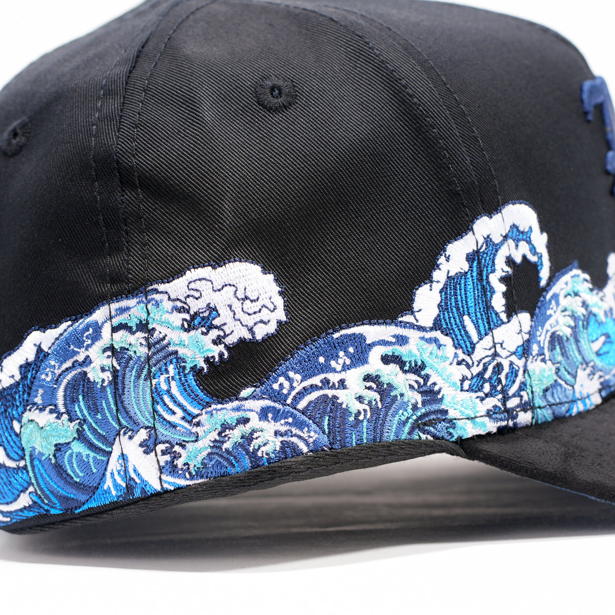 CASH ONLY LA MEETS THE OCEAN AZUL MARINO JAPON