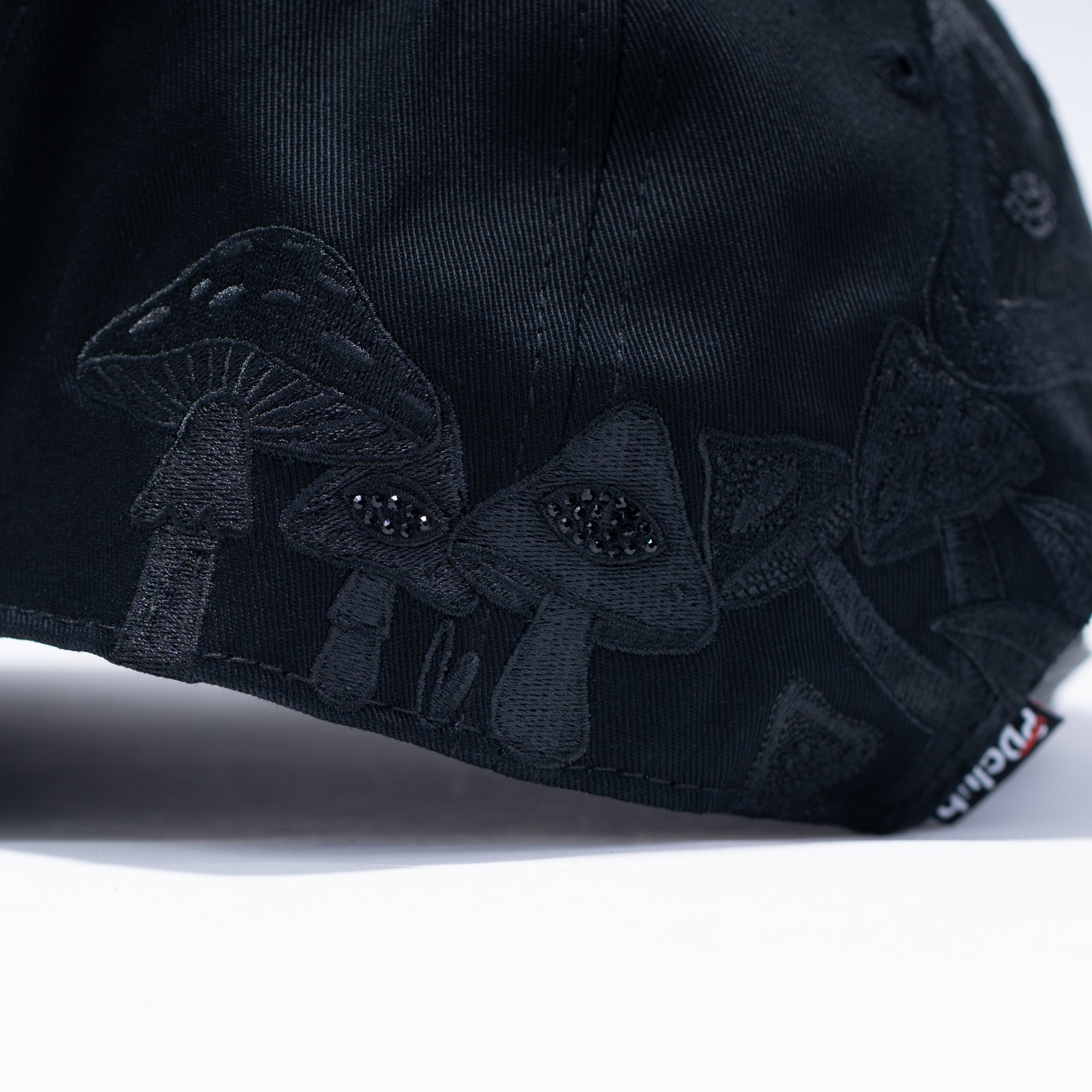 TRIPPY TOTAL BLACK